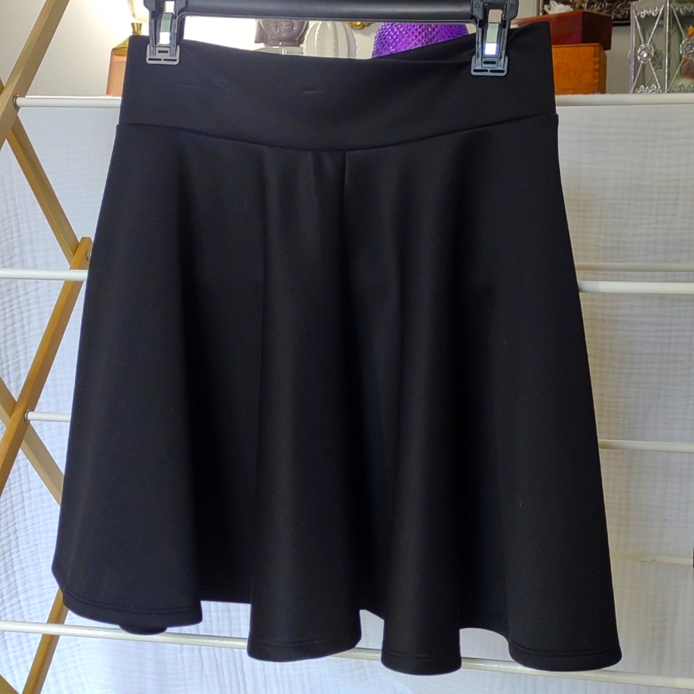 Black skater skirt